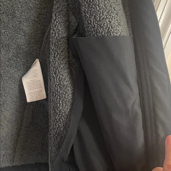 Columbia Women's Black Omni Wind Jacket - Picture 9 of 16